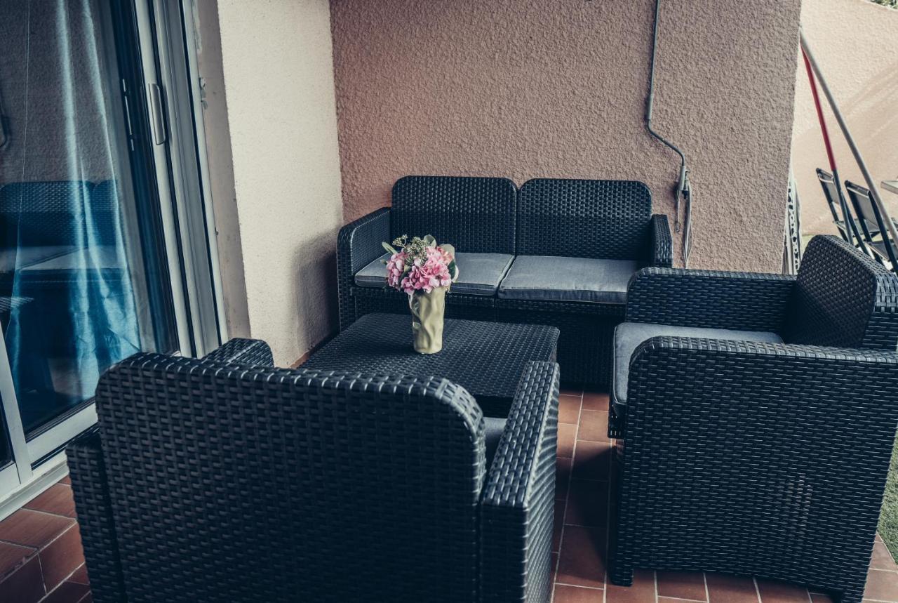 Avec Jardin Apartment